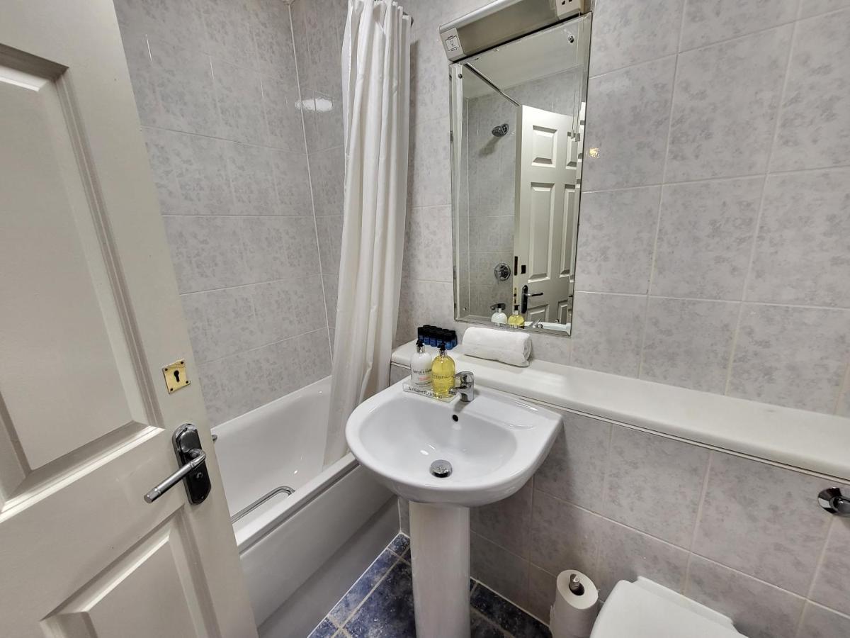 Garland Stylish 2 Bedroom A Minute Walk From Station Apartamento *