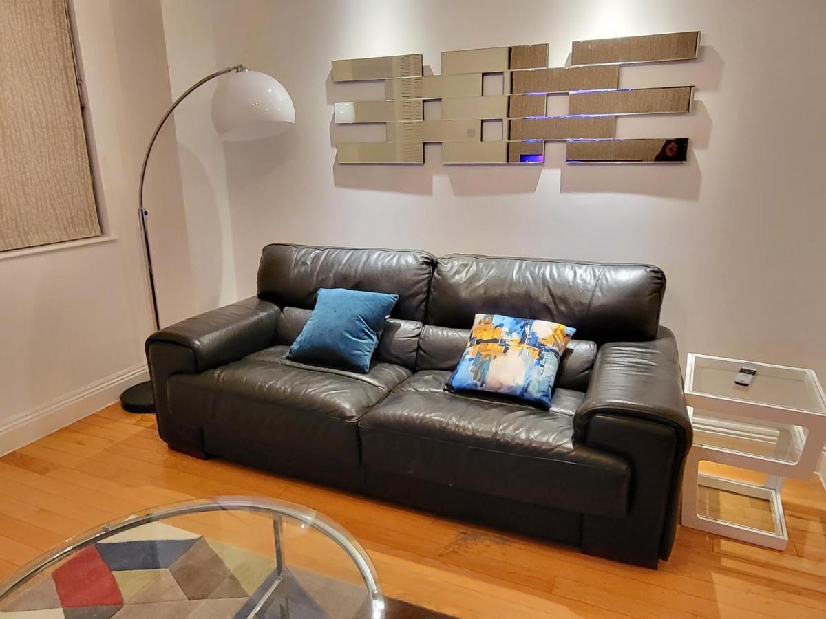 Garland Stylish 2 Bedroom A Minute Walk From Station *