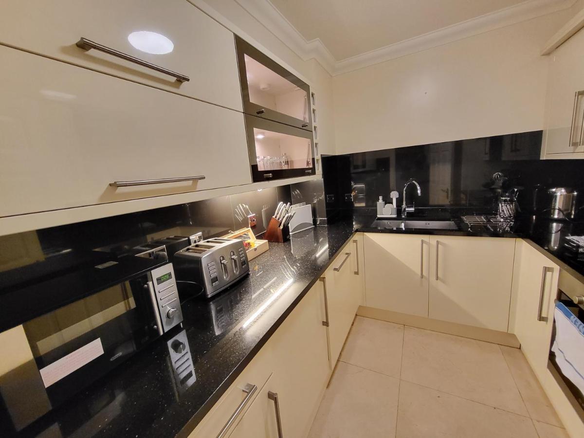 Garland Stylish 2 Bedroom A Minute Walk From Station *