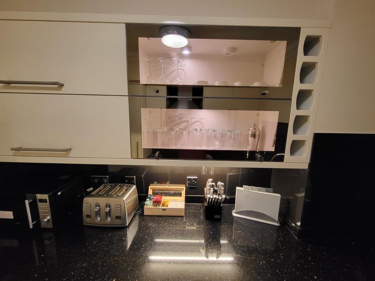Garland Stylish 2 Bedroom A Minute Walk From Station Apartamento
