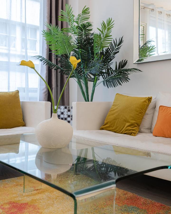Explore The Exquisite West-end From A Harrods Family And Couple Appartement Londen