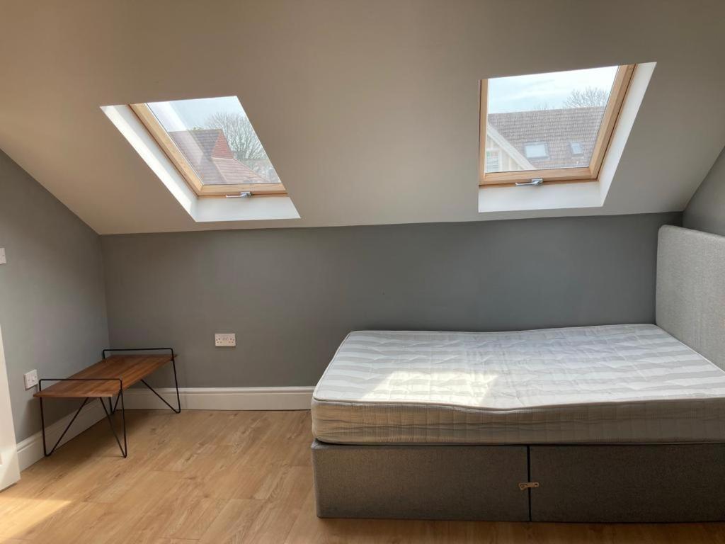 112 Gleneagle Road * London