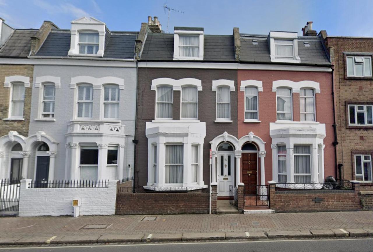 Cheerful 4 Bedroom Victorian House With Back Courtyard Holiday home London
