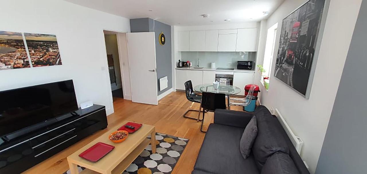 Leilighet Bright & Spacious Double Bedroom With Ensuite And Concierge! Paid Parking Available