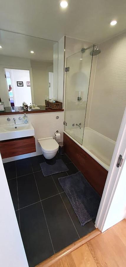Bright & Spacious Double Bedroom With Ensuite And Concierge! Paid Parking Available Leilighet *