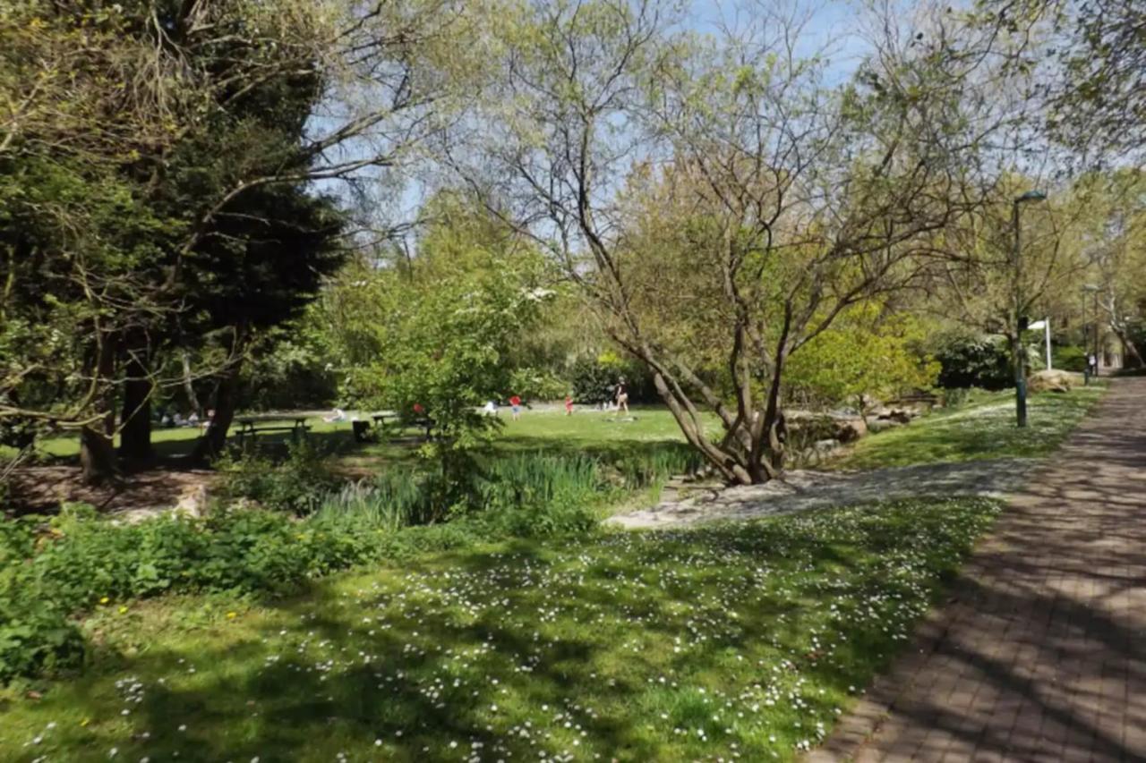 Charming 3 Bedroom With Garden In Peaceful Surrey Quays *