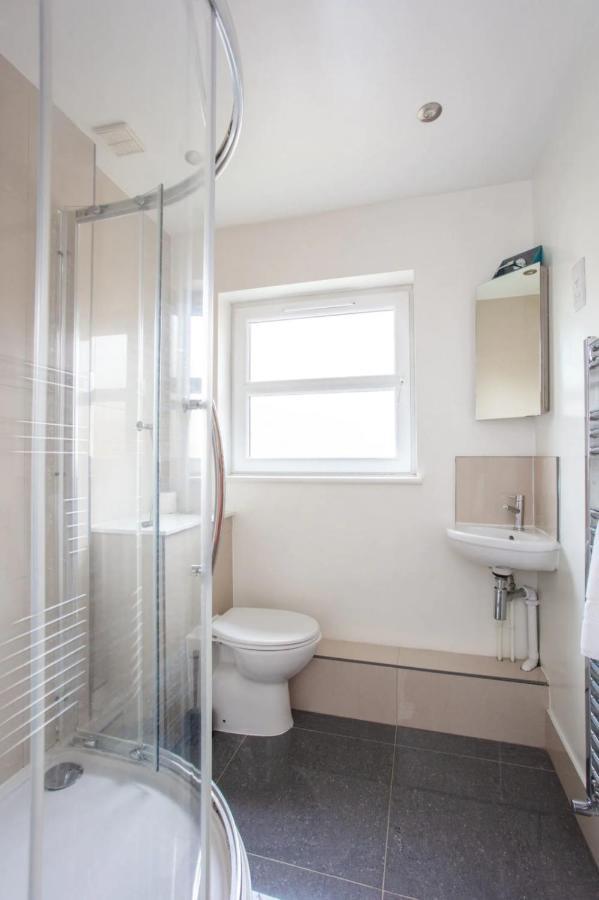 Charming 3 Bedroom With Garden In Peaceful Surrey Quays Сasa de vacaciones *