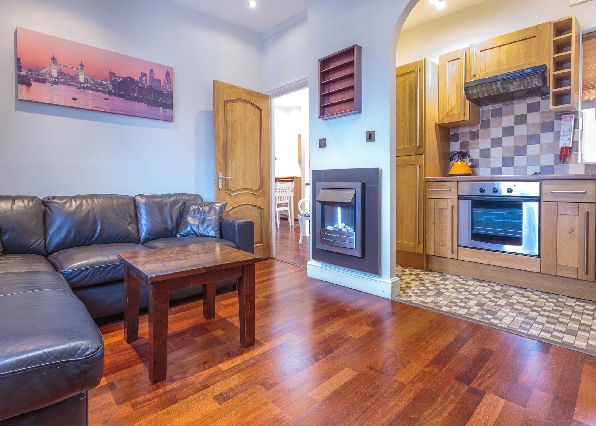 Apartment Castletown House London