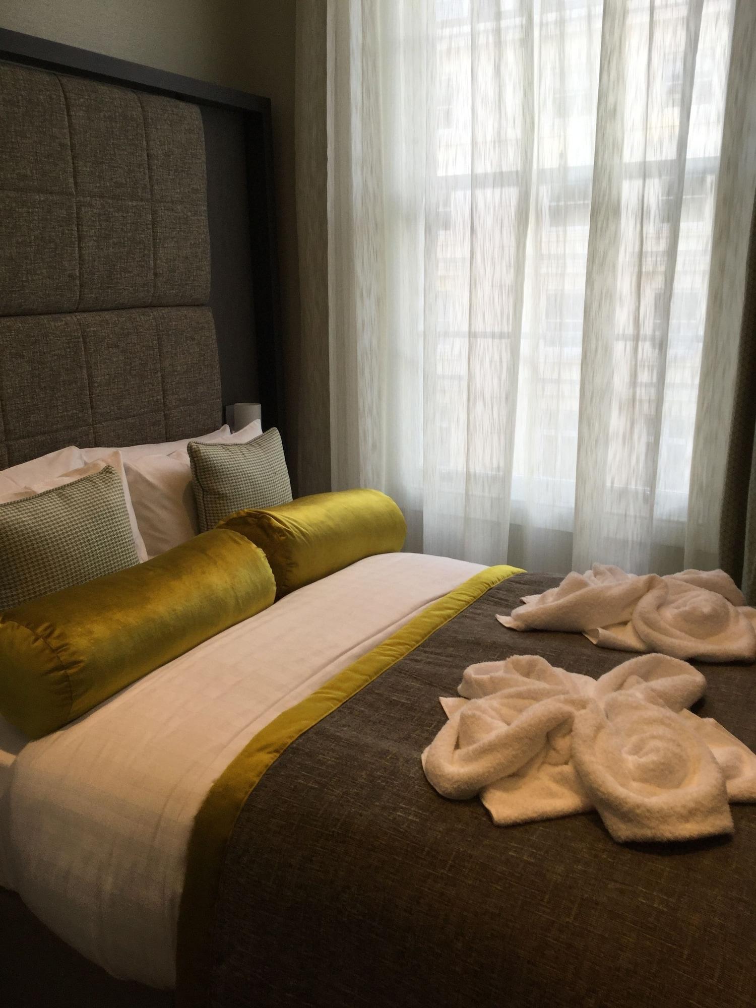 Mornington Victoria Hotel