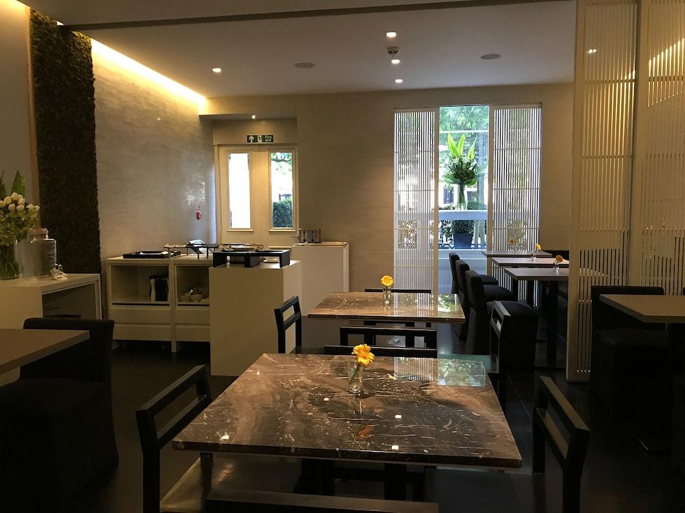 La West - Hyde Park London