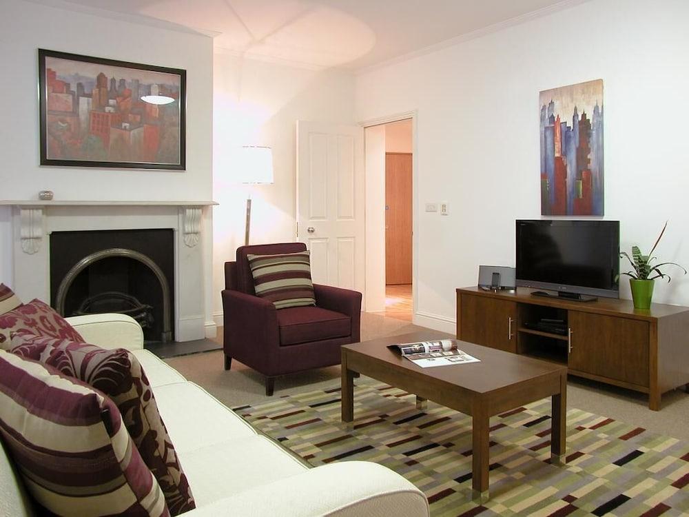 The Kings Wardrobe Serviced By Bridgestreet Apartment