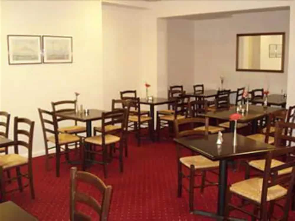 Hotel Palace Court 2*