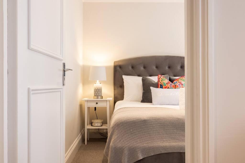 Spacious One Bedroom Flat By South Kensington 3 Month Minimum