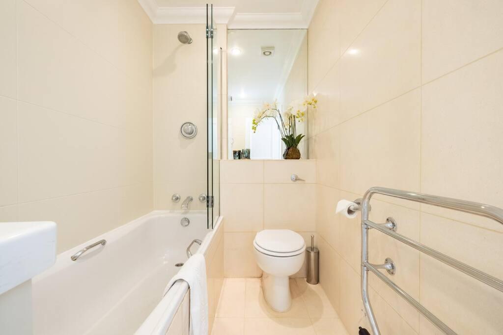 Holiday home Spacious One Bedroom Flat By South Kensington 3 Month Minimum *
