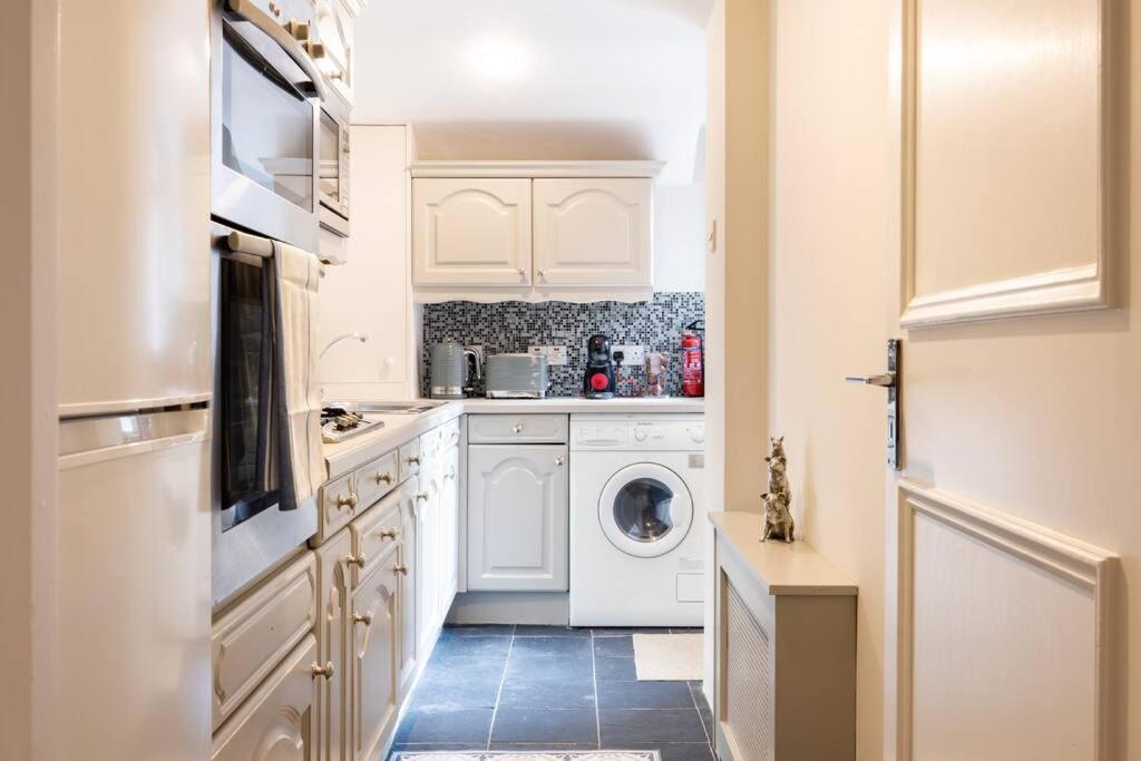 Holiday home Spacious One Bedroom Flat By South Kensington 3 Month Minimum London