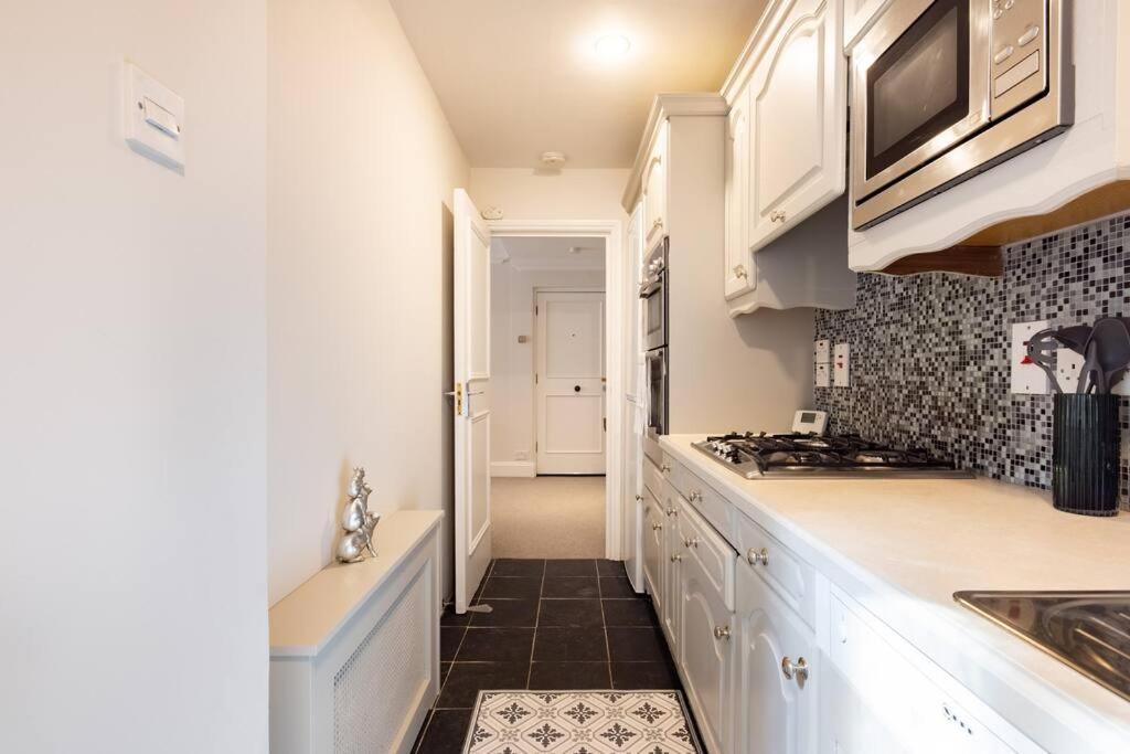 Spacious One Bedroom Flat By South Kensington 3 Month Minimum Holiday home