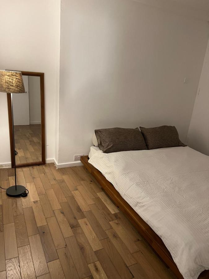 Charming Garden View Apartment London