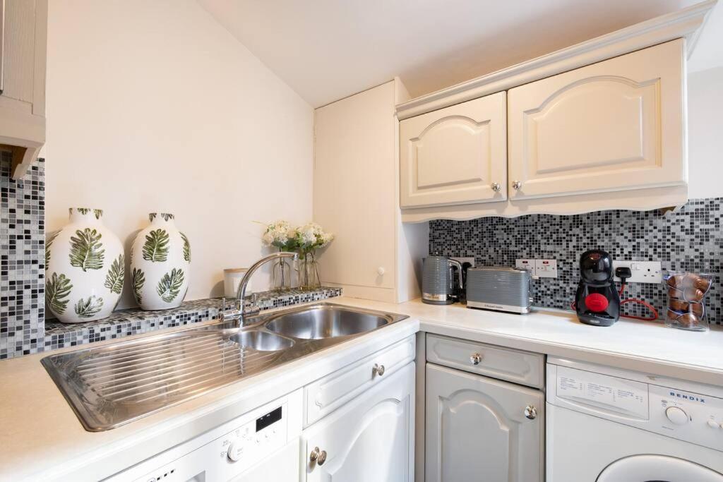 Spacious One Bedroom Flat By South Kensington 3 Month Minimum London