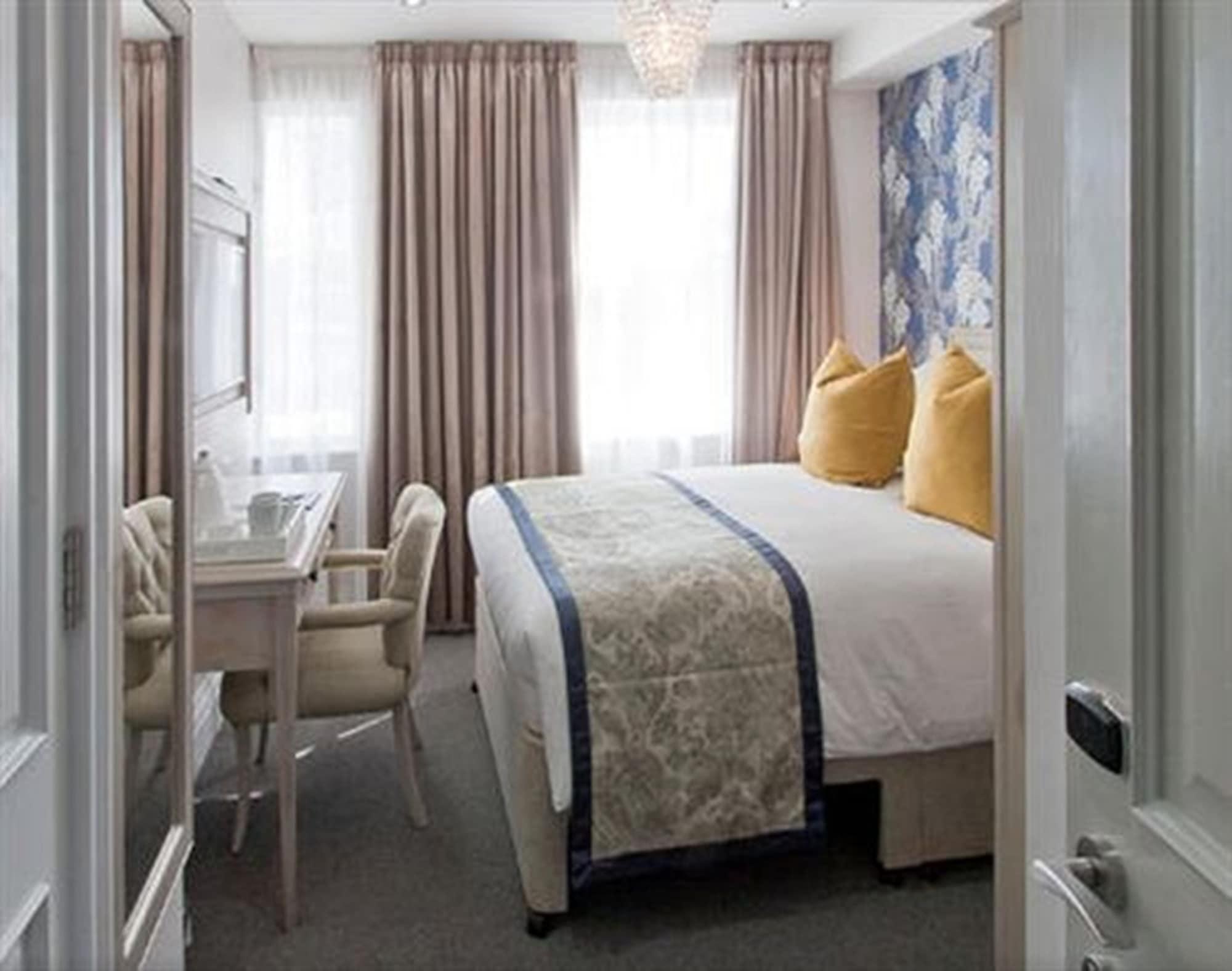 Hotel W12 4*