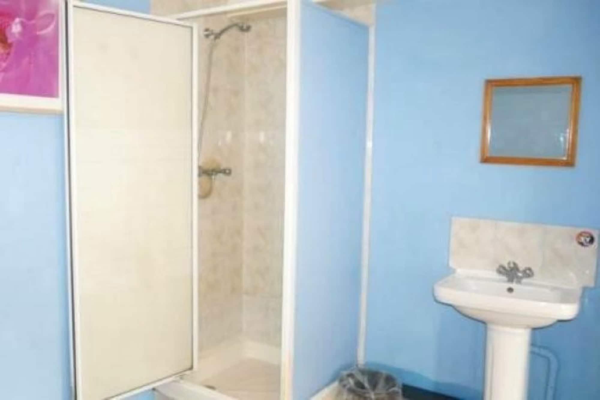Kensal Backpackers Hostel London