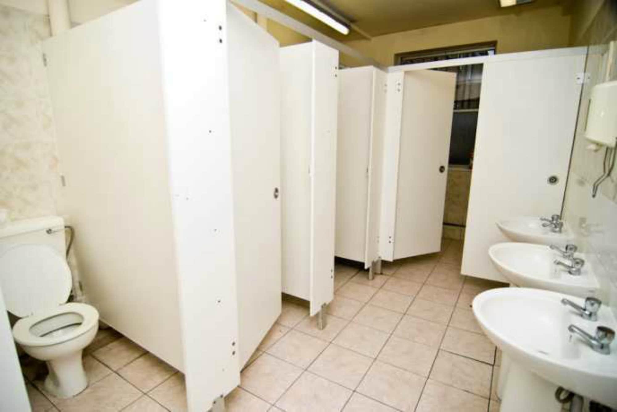Hostel Kensal Backpackers *