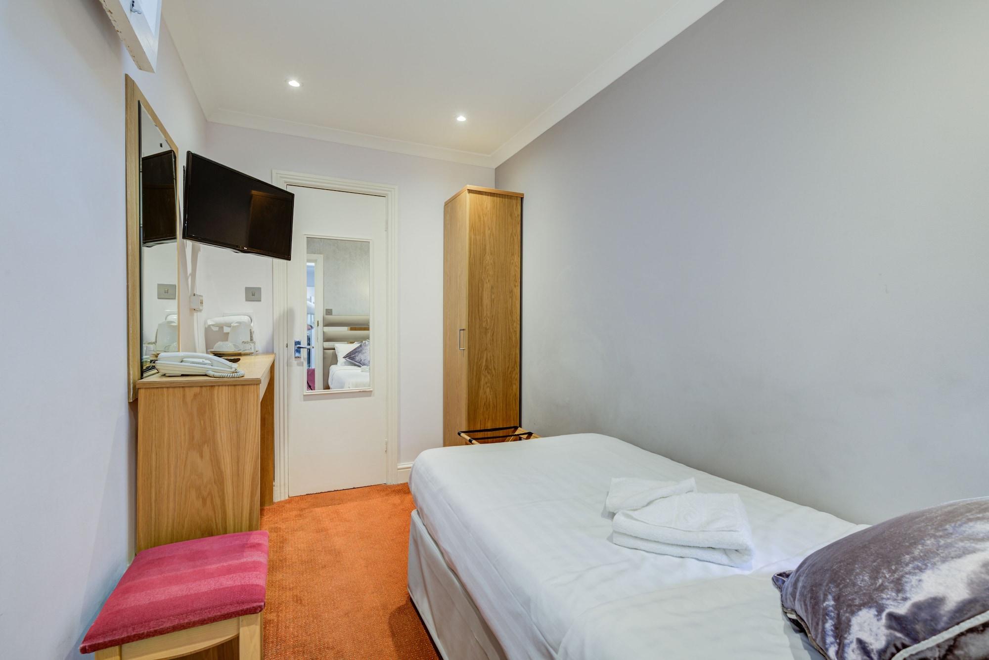 Kingswaypark At Park Avenue 3* London