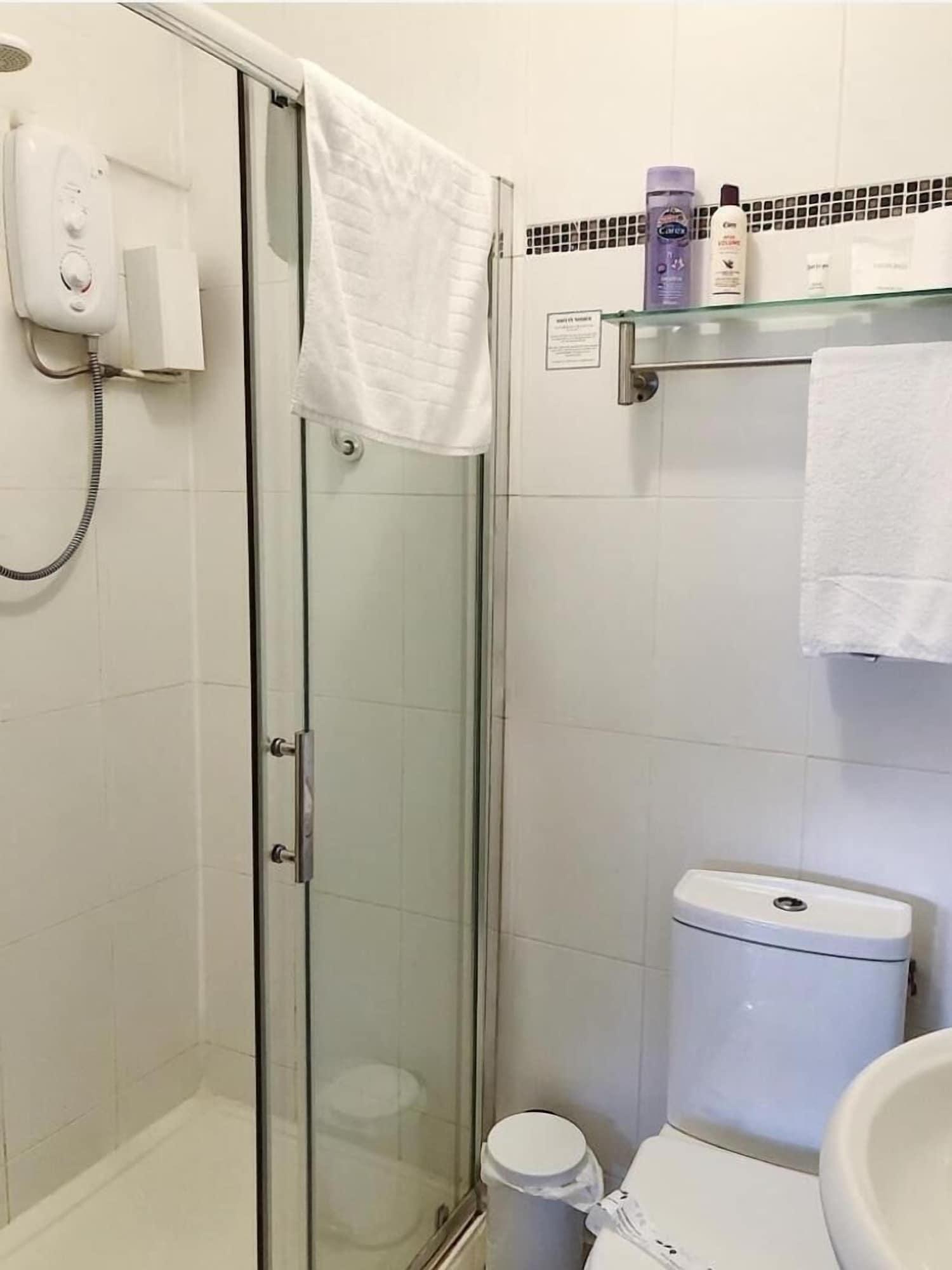 Pensión Caspian 3*