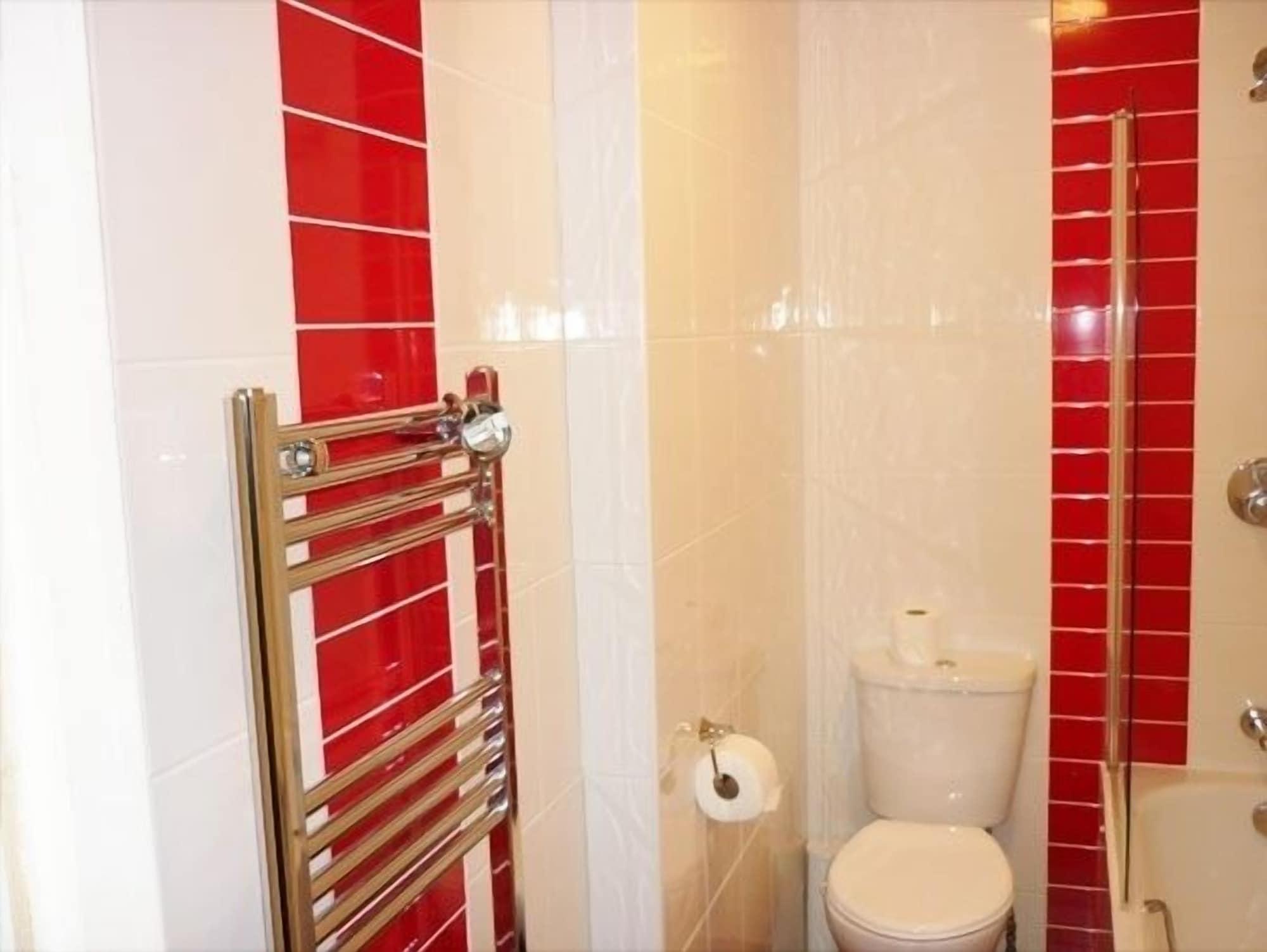 Acton Town Hotell 2*