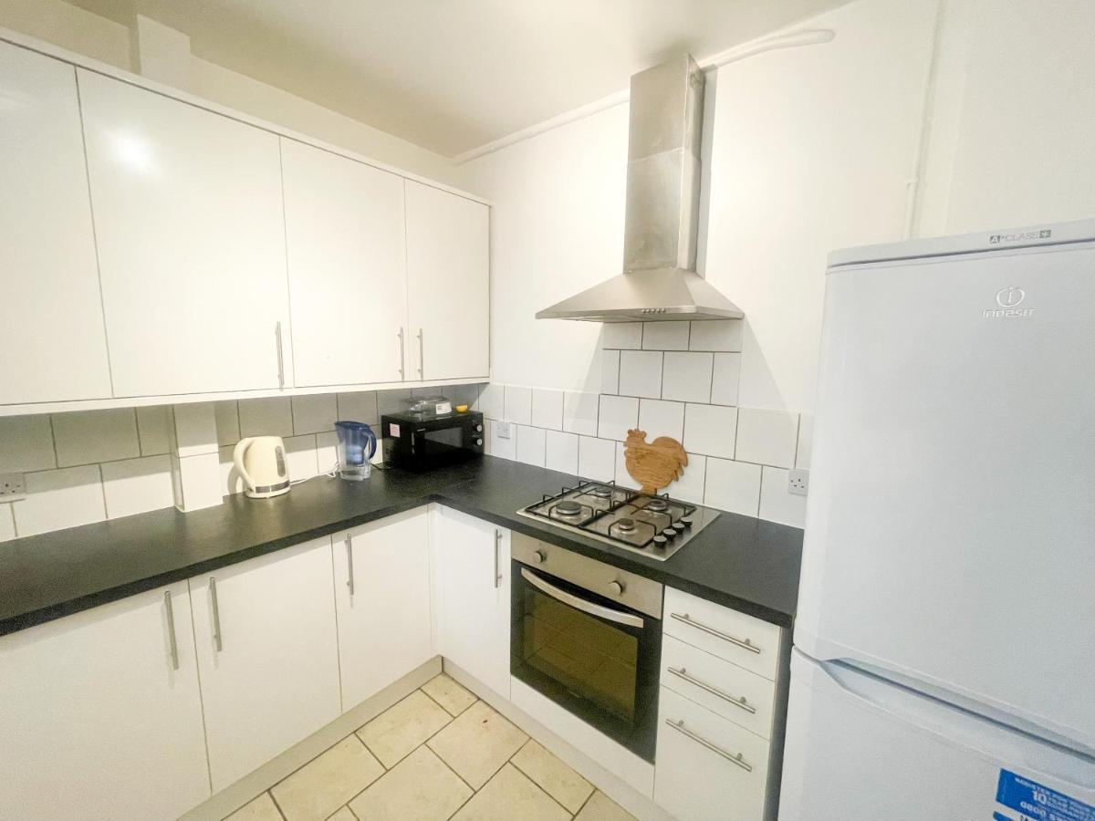 Flat 76 Felbridge House Leilighet