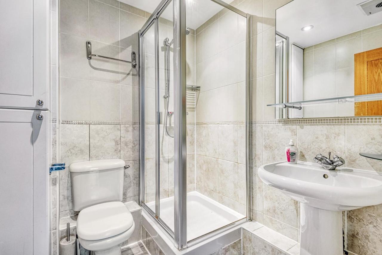 Riverside 2-bedroom Appartement Londen
