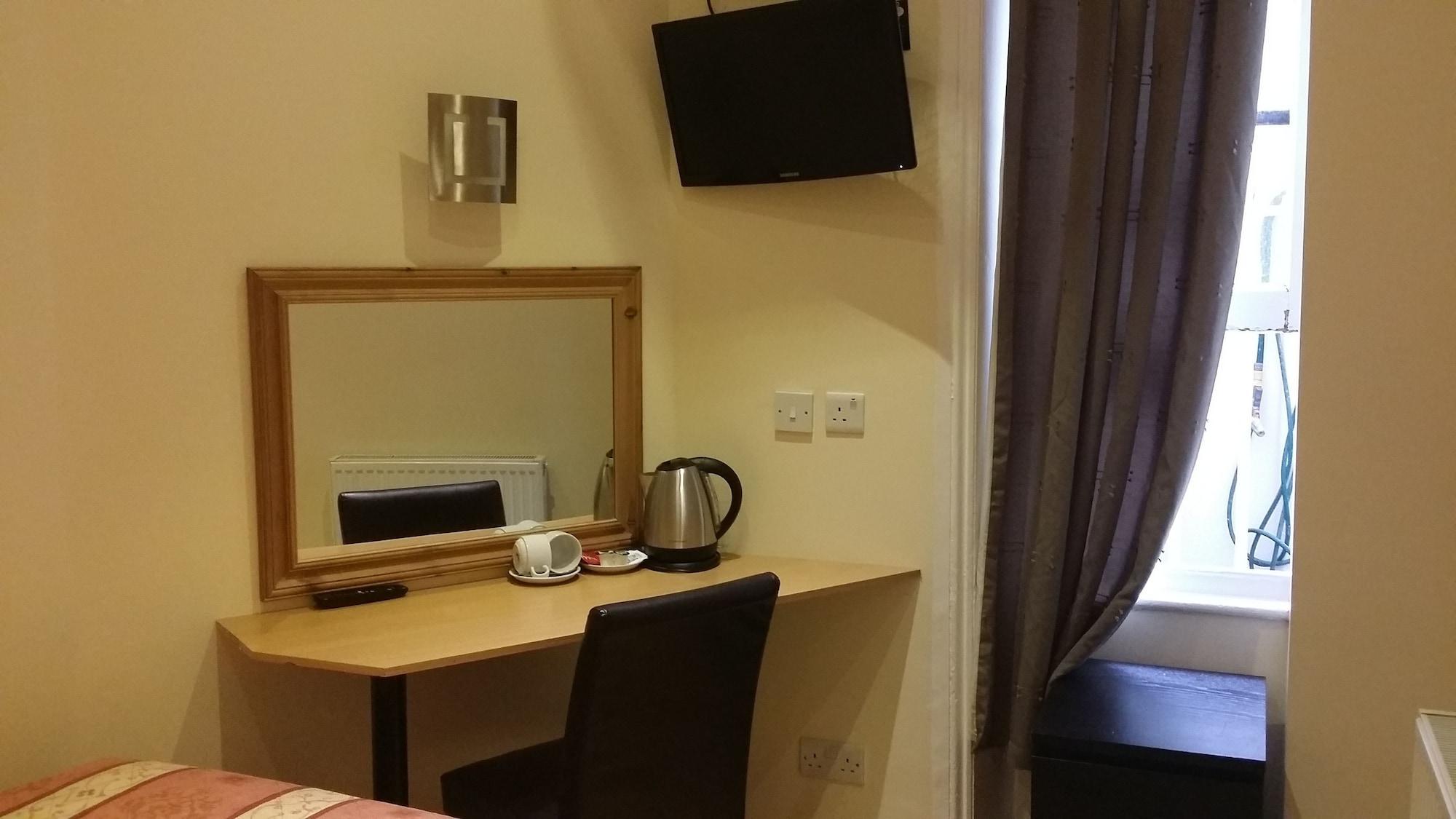 Notting Hill Gate 3* London