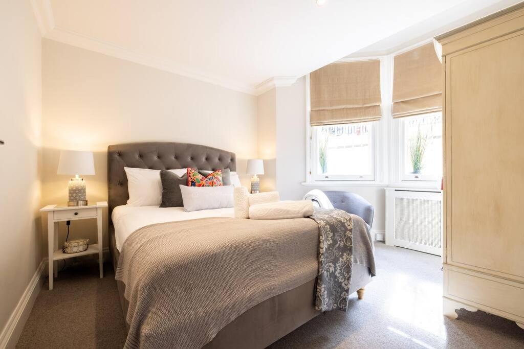Spacious One Bedroom Flat By South Kensington 3 Month Minimum Holiday home