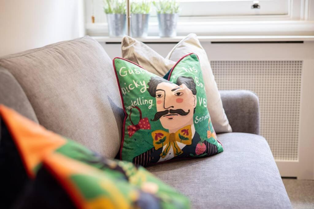Сasa de vacaciones Spacious One Bedroom Flat By South Kensington 3 Month Minimum Londres