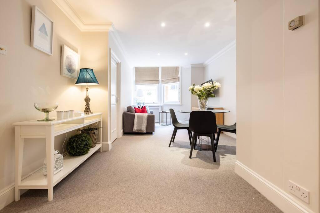 Spacious One Bedroom Flat By South Kensington 3 Month Minimum *
