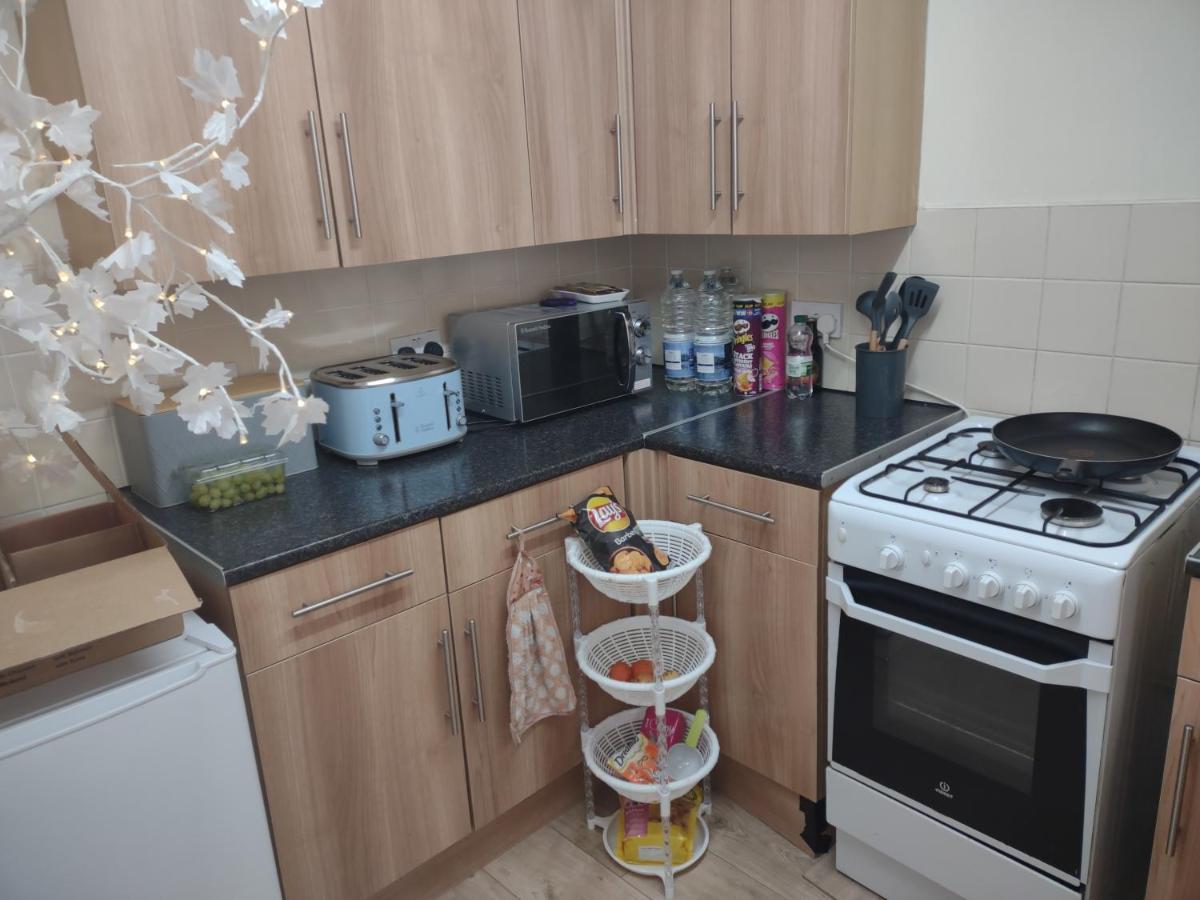 Pensión Quiet And Peaceful Double Bedroom In A Nice House With A Very Large Patio *