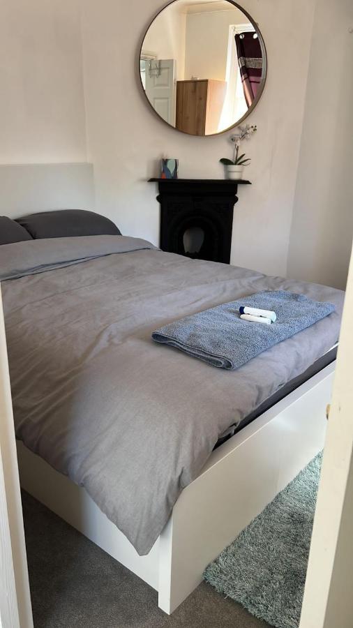Complete 1 Bedroom With Wi-fi, Kitchen, Tv In Heart Of Chiswick, London