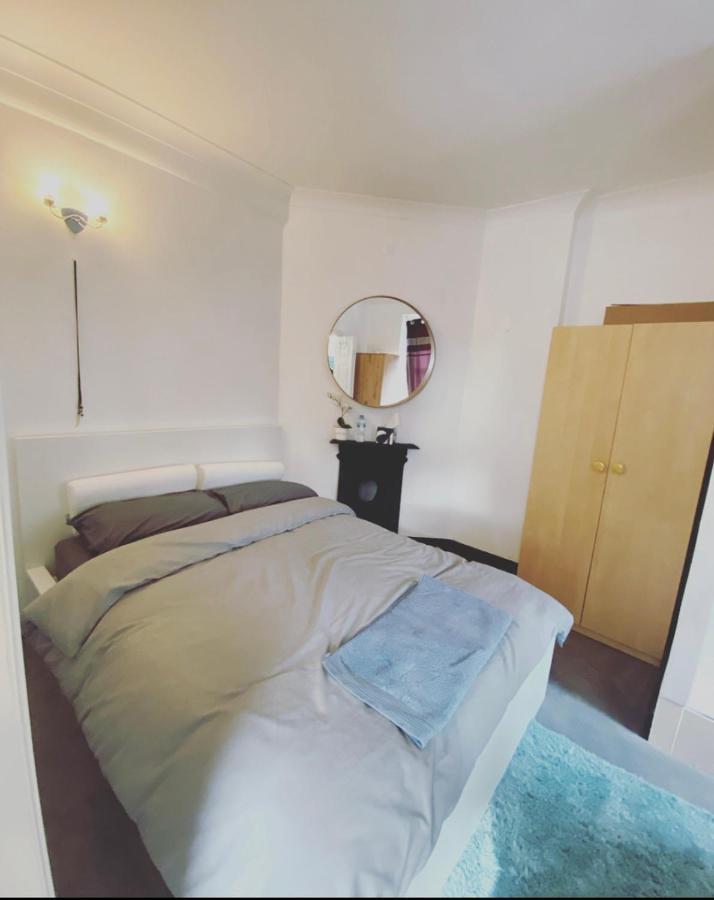 Complete 1 Bedroom With Wi-fi, Kitchen, Tv In Heart Of Chiswick, * London