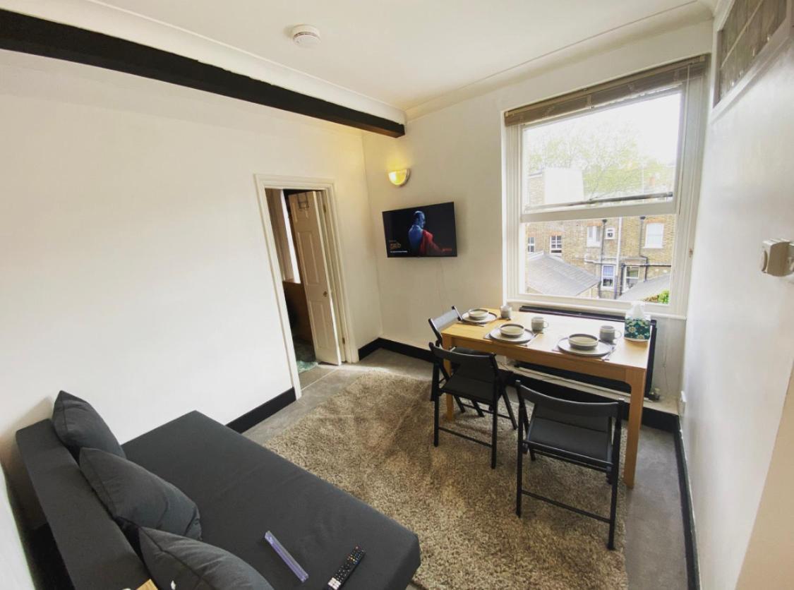 Apartment Complete 1 Bedroom With Wi-fi, Kitchen, Tv In Heart Of Chiswick, *