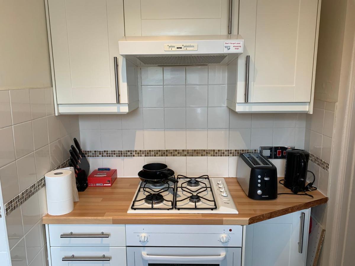 Complete 1 Bedroom With Wi-fi, Kitchen, Tv In Heart Of Chiswick,
