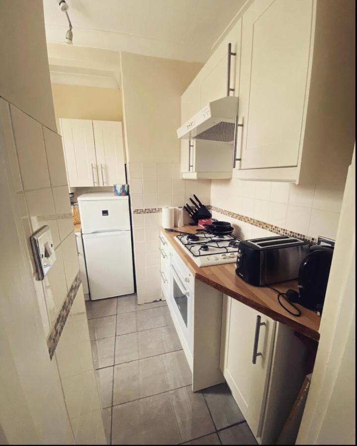 Complete 1 Bedroom With Wi-fi, Kitchen, Tv In Heart Of Chiswick, London
