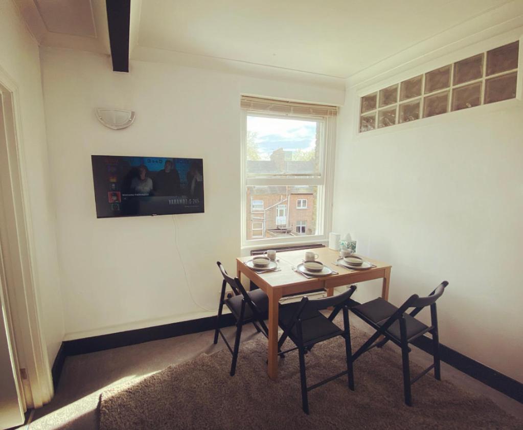 Complete 1 Bedroom With Wi-fi, Kitchen, Tv In Heart Of Chiswick,