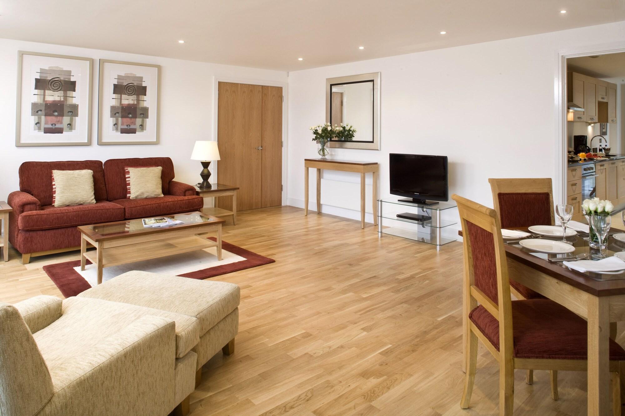 Marlin Stratford Apartahotel 4*