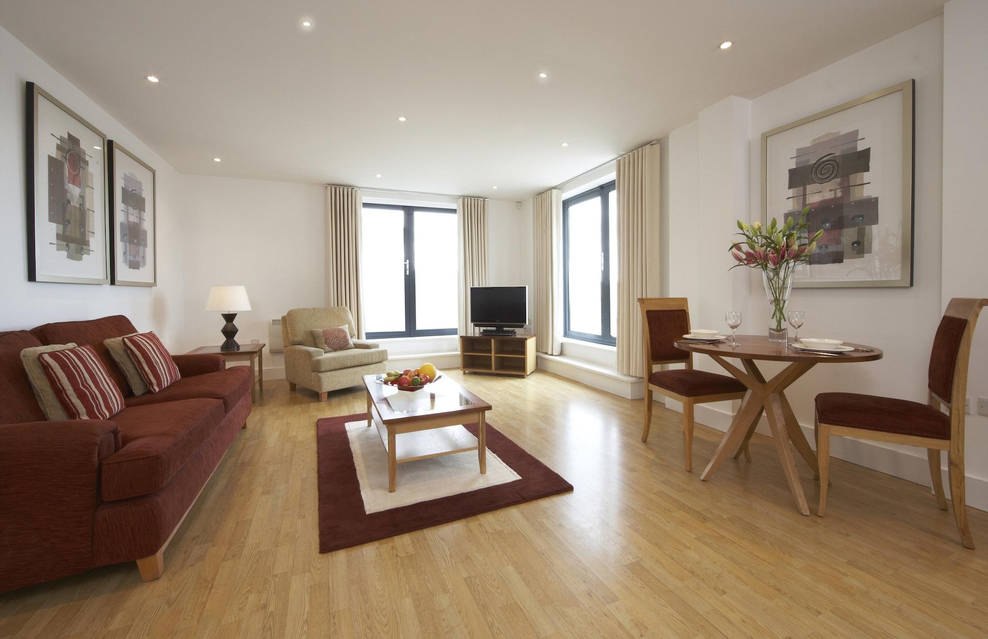 Marlin Stratford Apartahotel 4*