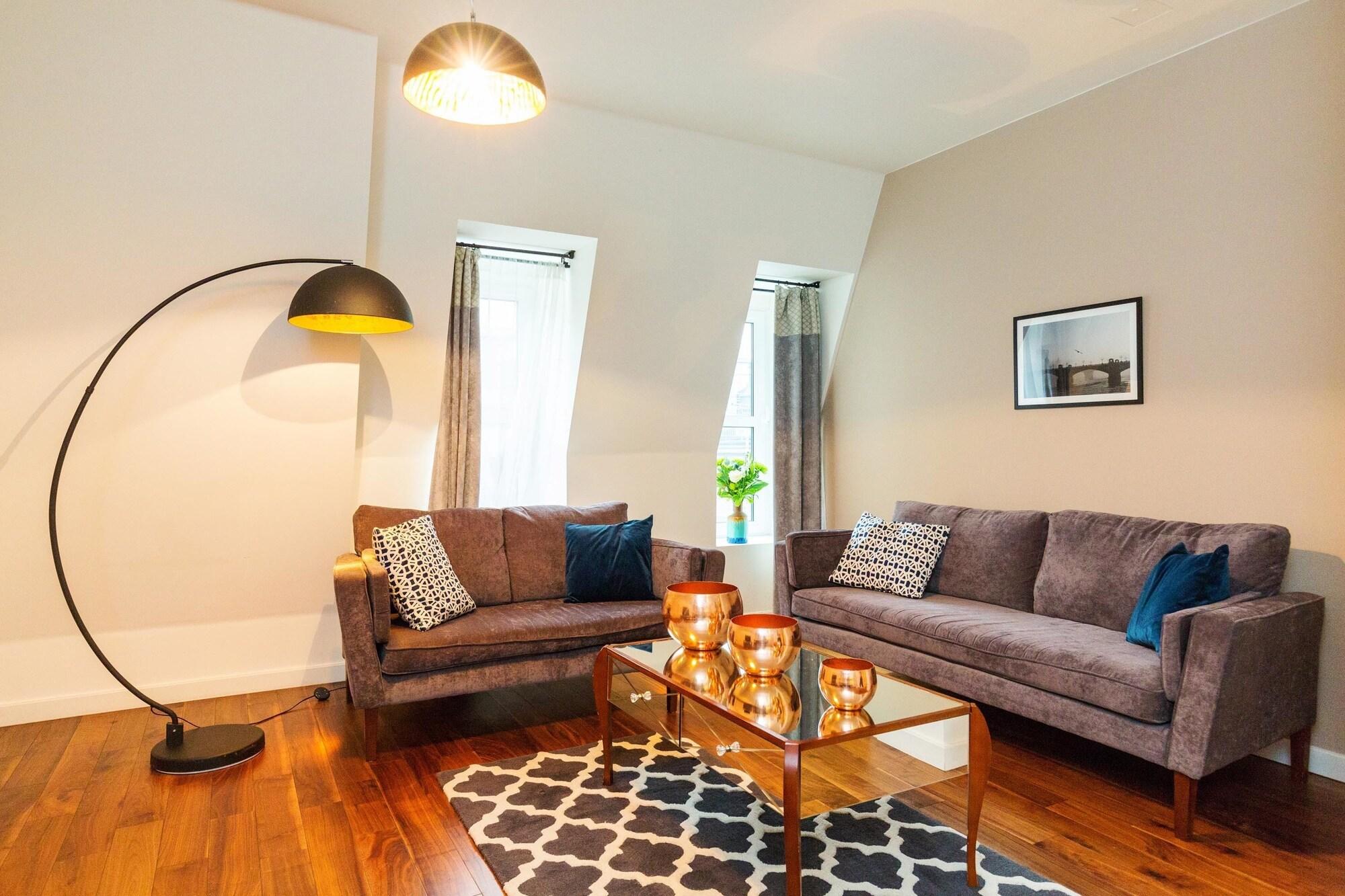 Apartment Native Monument *