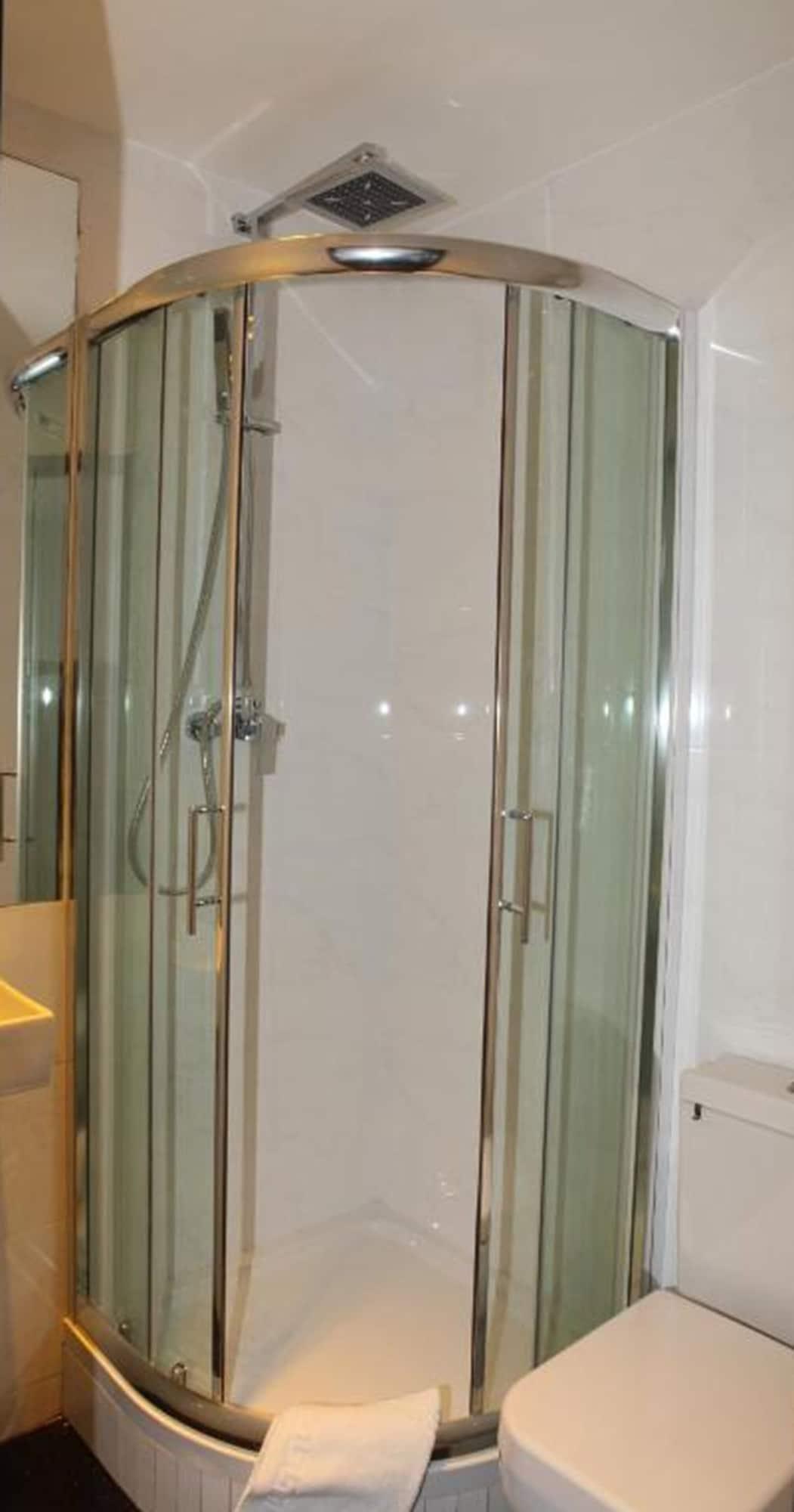 Hotel Exhibition Court 4 2*
