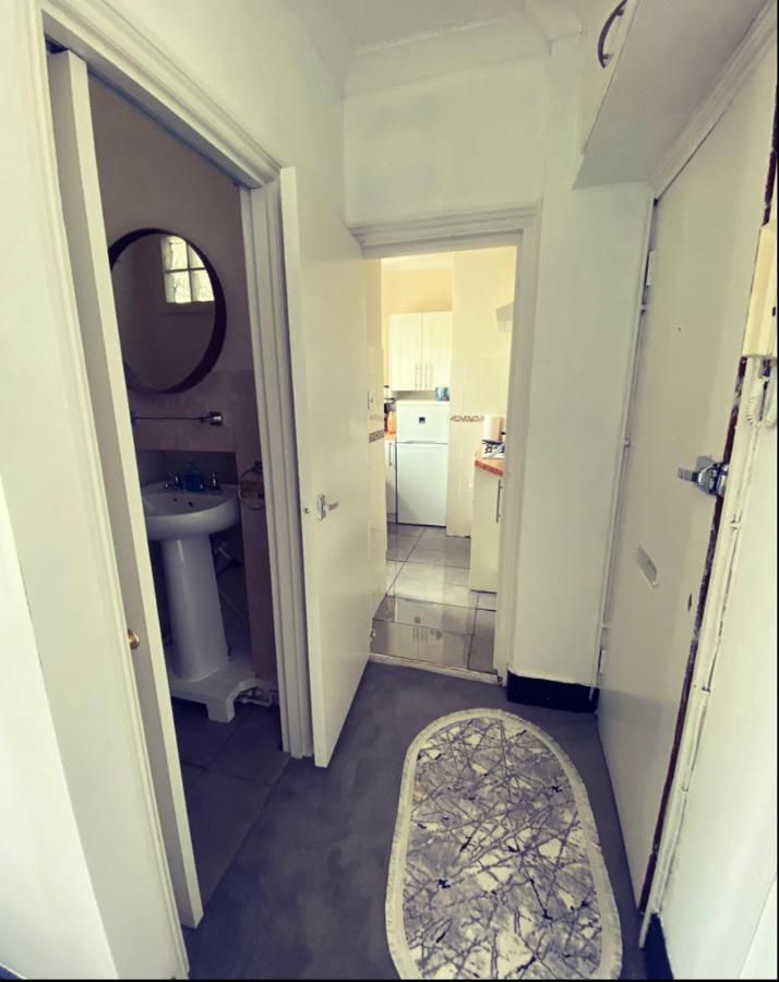 Apartment Complete 1 Bedroom With Wi-fi, Kitchen, Tv In Heart Of Chiswick, *