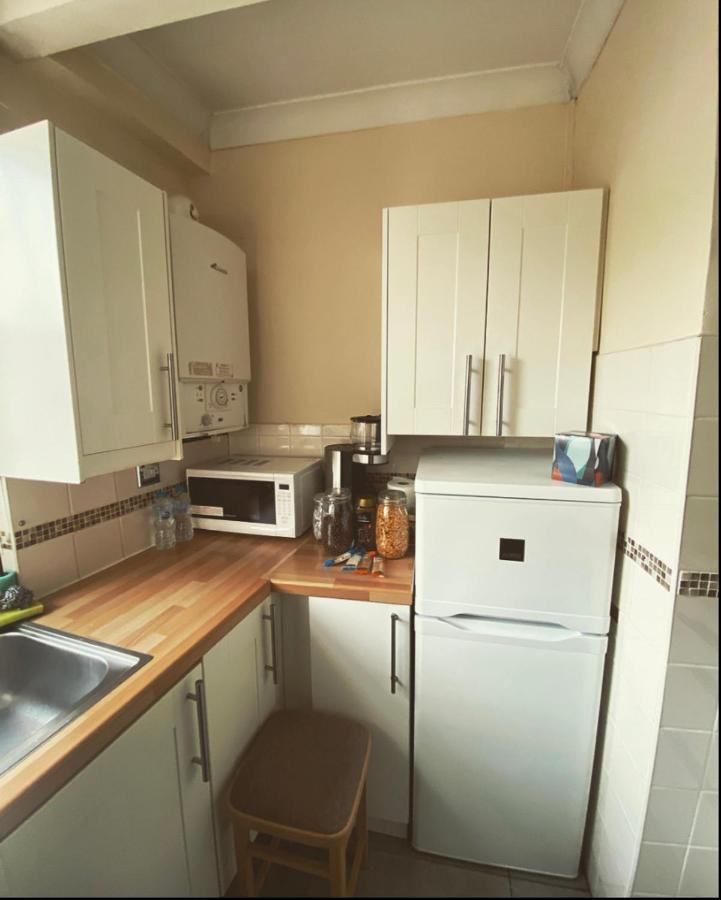 Apartment Complete 1 Bedroom With Wi-fi, Kitchen, Tv In Heart Of Chiswick, *