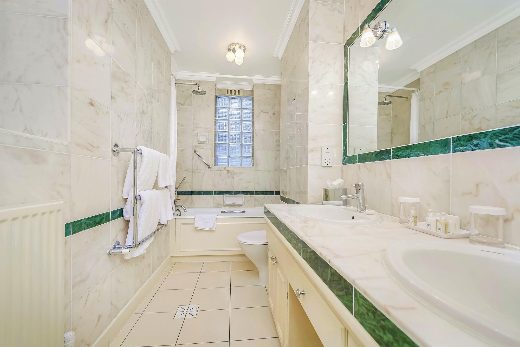 44 Curzon Street By Mansley 4* London