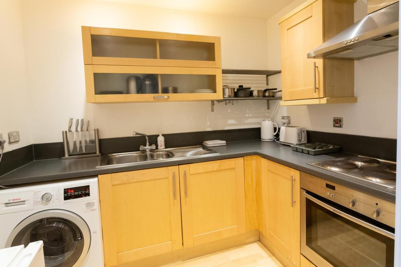 Apartment Modern Spacious Close To Station