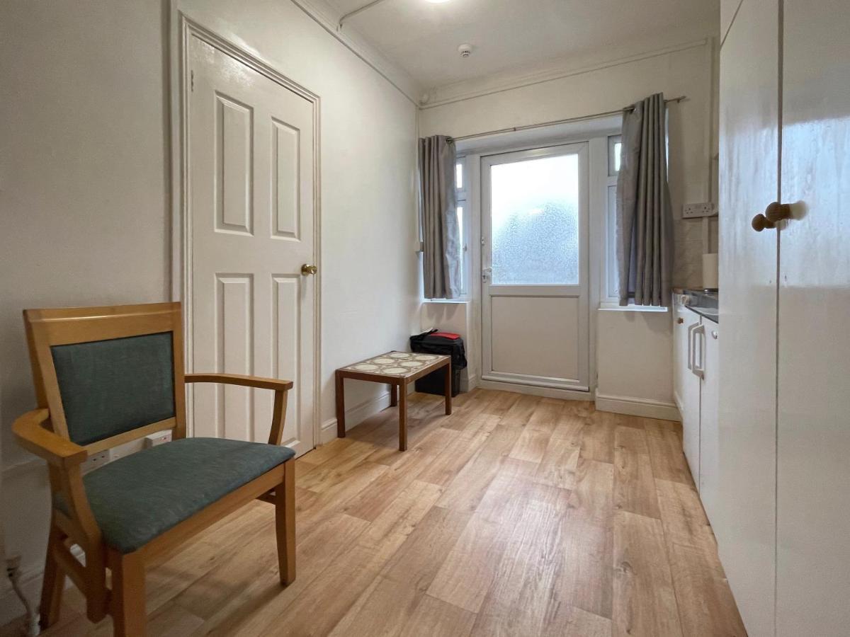Smart Suits - Wembley Leilighet London